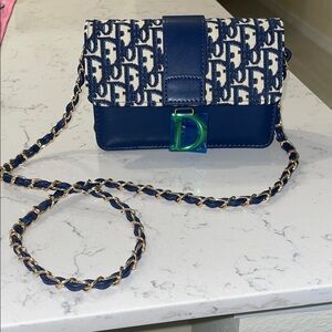 Crossbody purse
